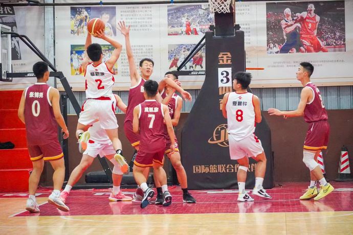 包含青年篮球公开赛开启，激发青少年体育热情的词条