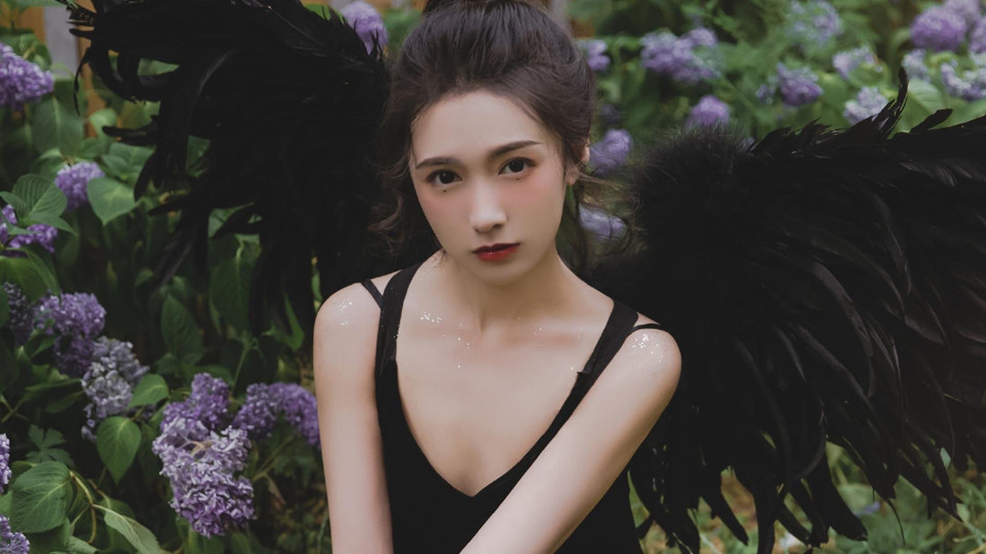 禁区之战:内线球员的拼抢精彩回顾,禁区足球