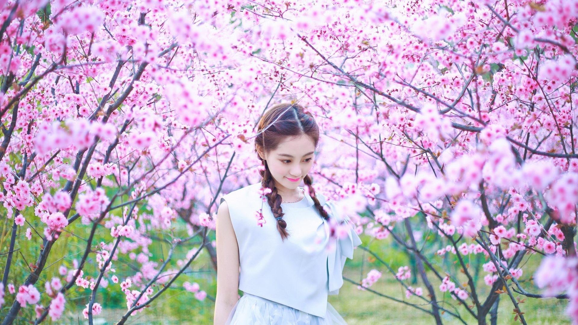 年轻球员崭露头角，展现出色表现获称赞，年轻球队