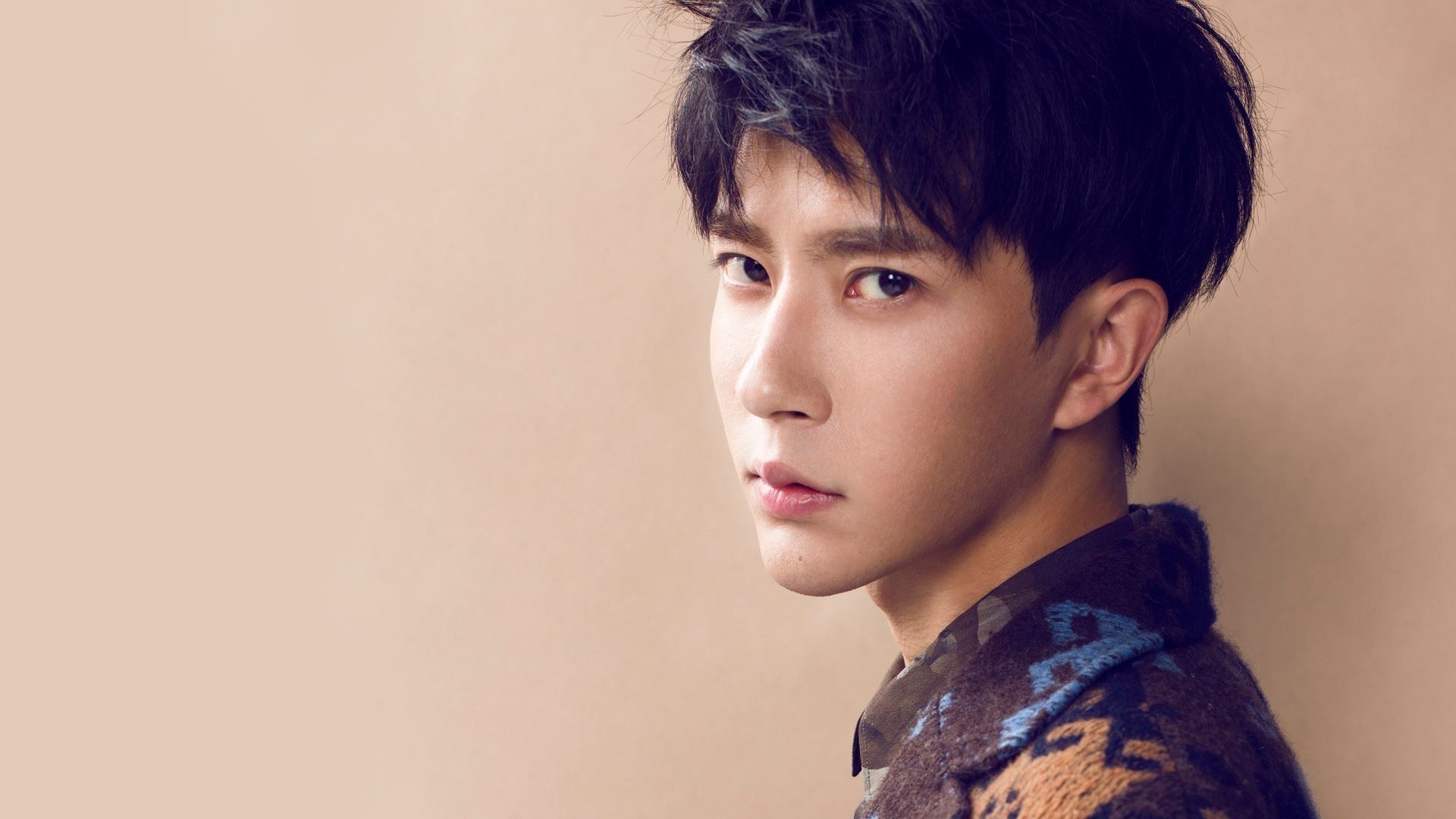 联赛关键战，球员表现出色压哨绝杀，压哨绝杀篮球