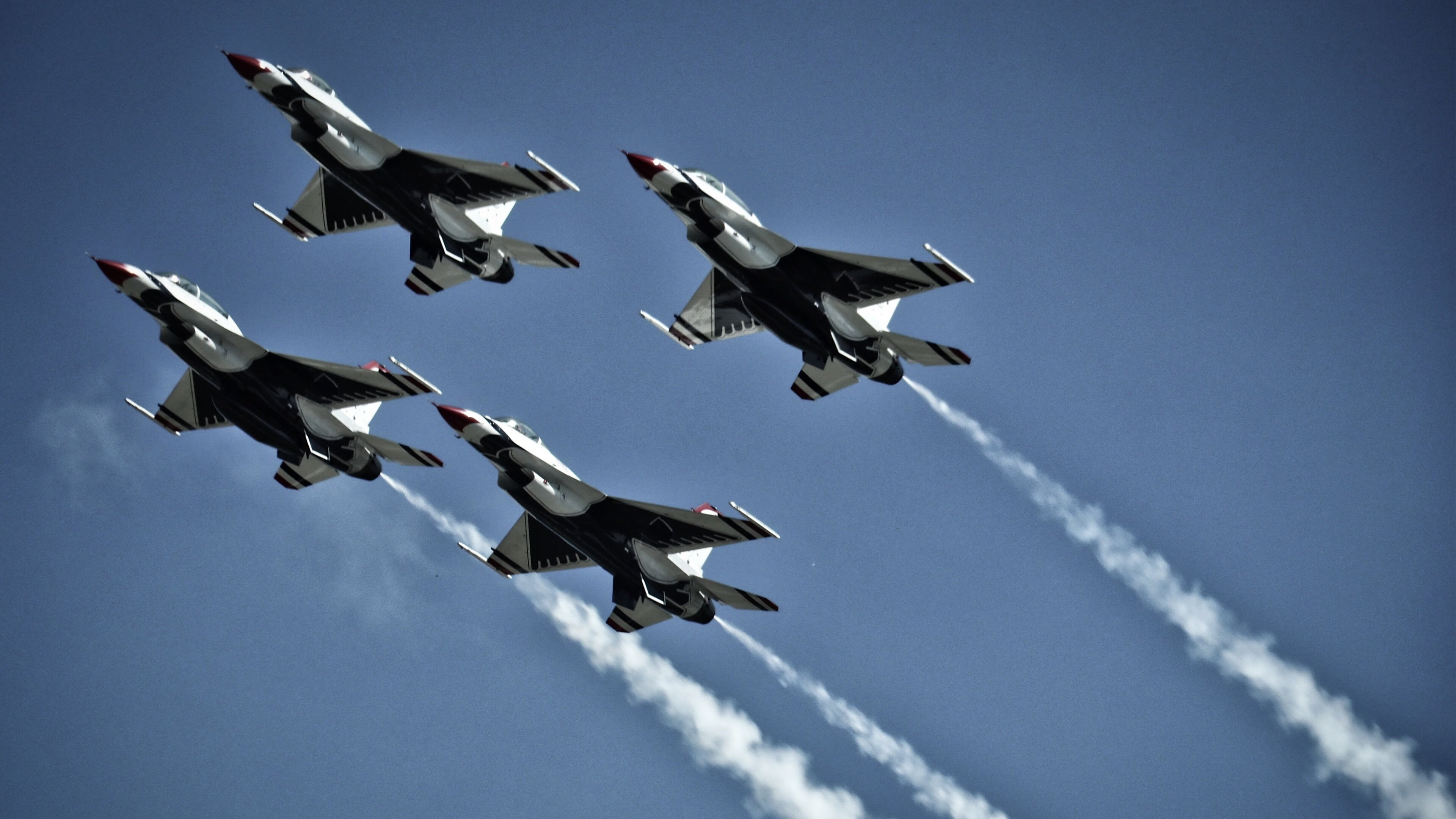 凯莉·麦基翁决赛冲线瞬间震撼全场，凯莉.麦基翁