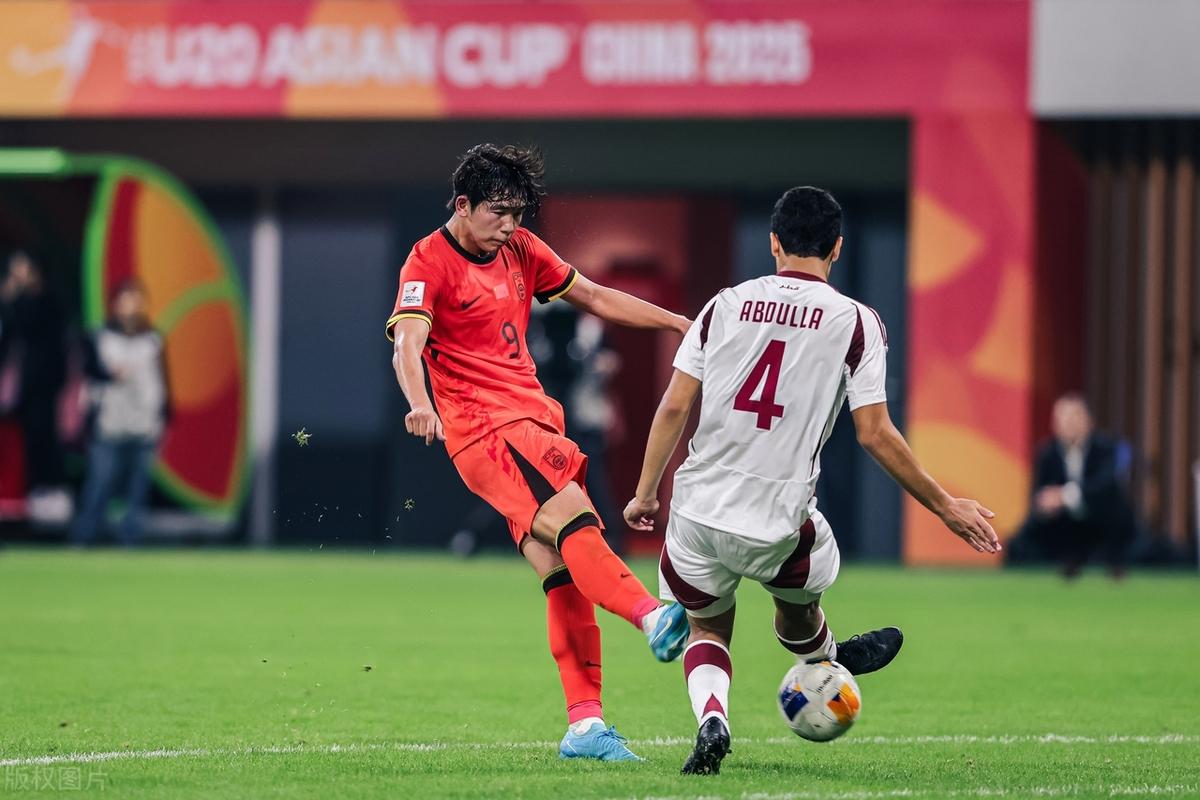 关于《中国男足世预赛关键战，球迷期待奇迹》的信息